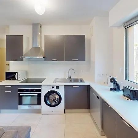 Beautiful 1 Bedroom One Stop Away From Monaco * Рокебрюн — Кап-Мартен